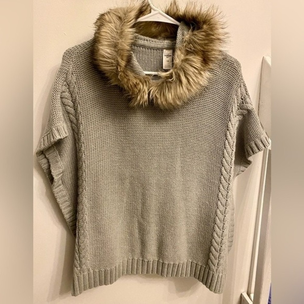 OshKosh B’gosh Teen Girls Poncho Sweater with hoodie. size 14. Gray